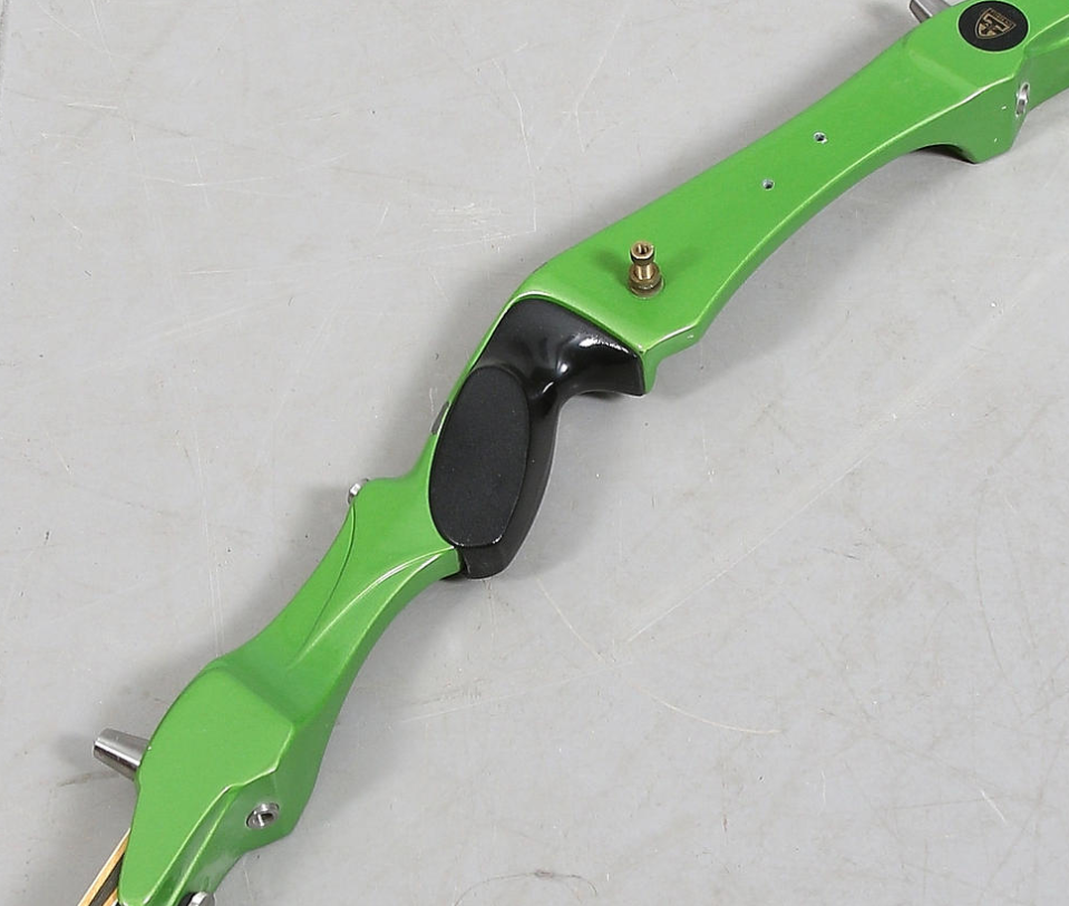 An interchangeable grip on an Old Hoyt TD